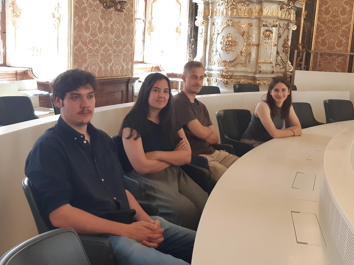 Studierende in der Landstube