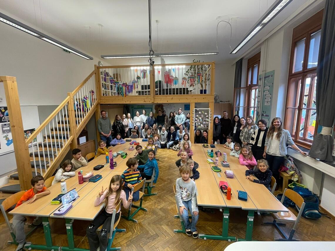 Klassenzimmer mit Kindern