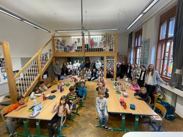 Klassenzimmer mit Kindern