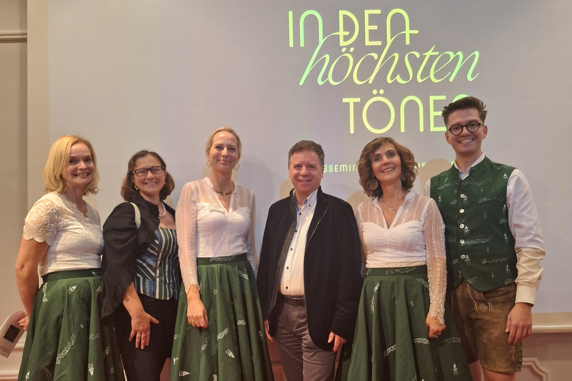 Gruppenfoto mit sechs Personen