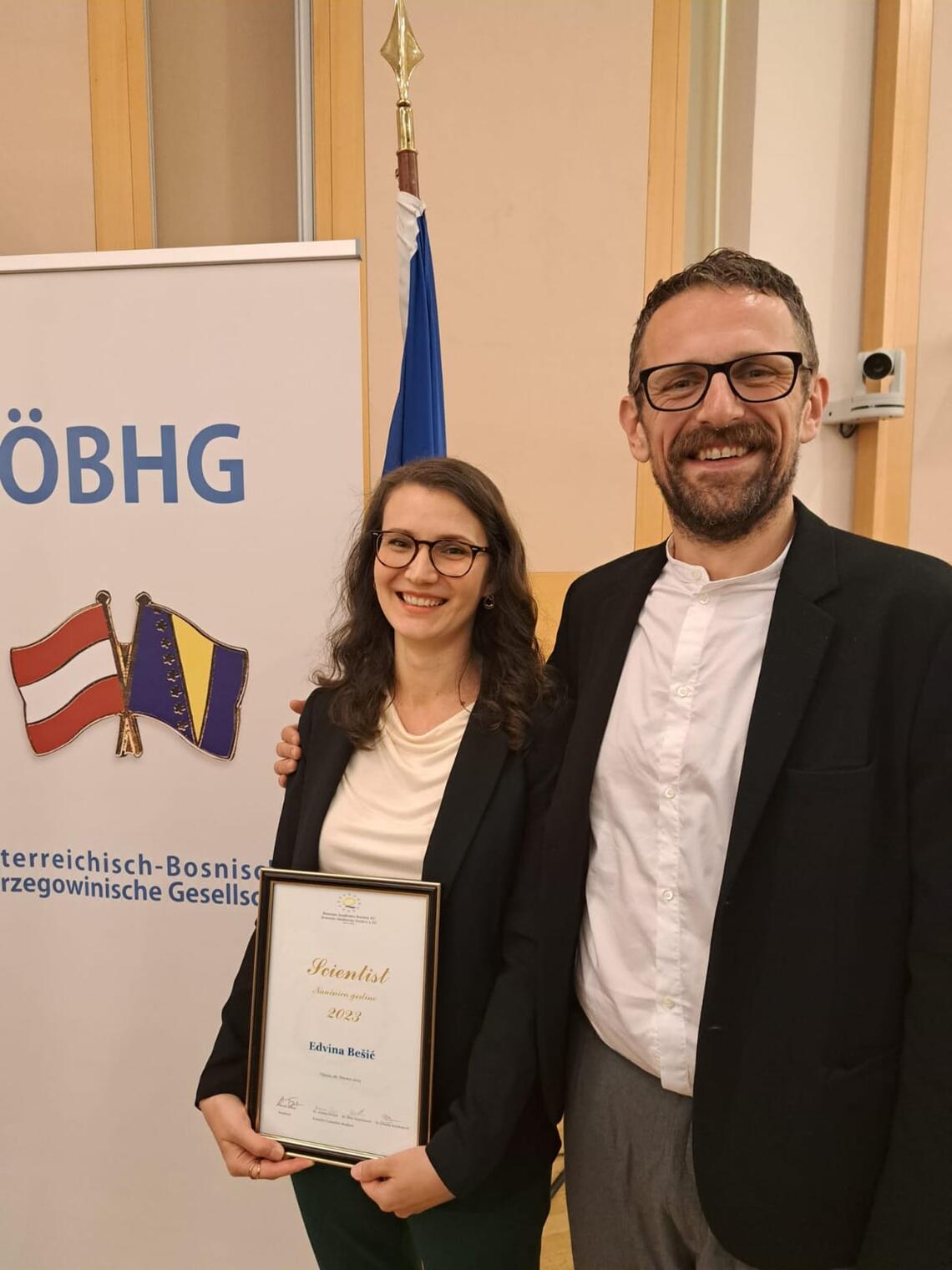 Edvina Bešić mit Urkunde