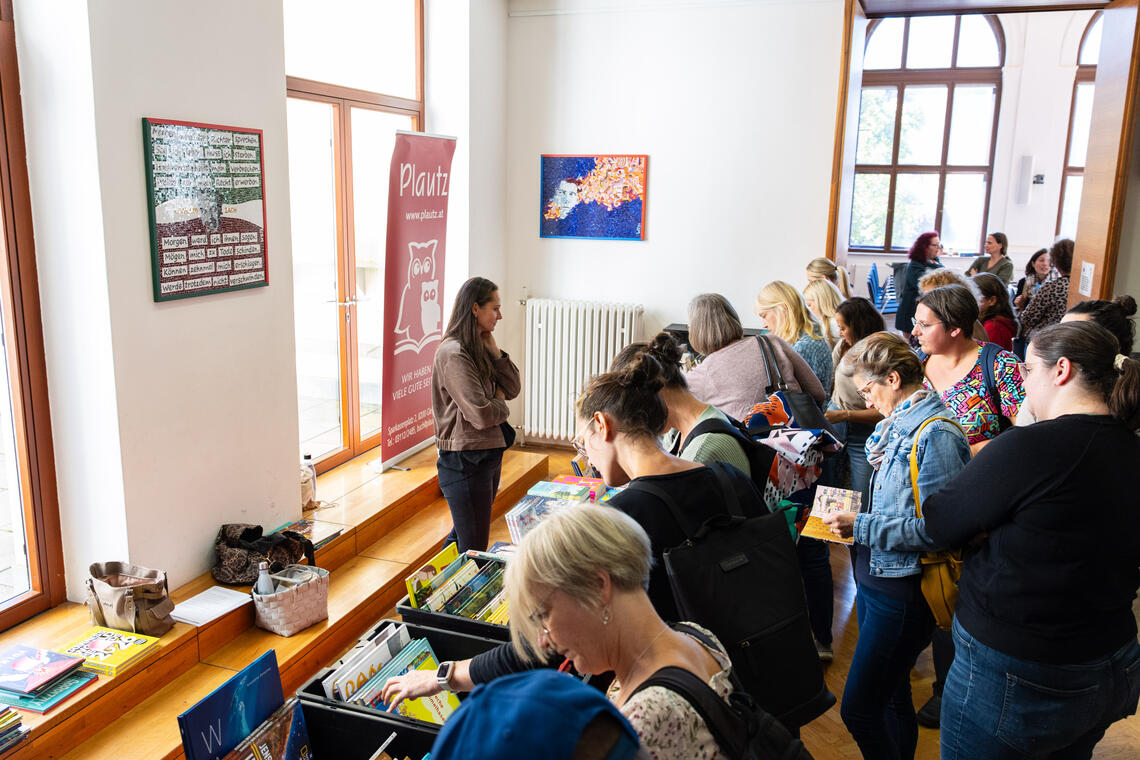 Buchstand der Bibliothek