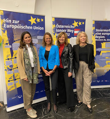 Rektorin Beatrix Karl und Vertreterinnendes Institutes für Diversität und Internationales der PH Steiermark beim Grazer Sprachenfest. V.l.n.r.: Muriel Warga-Fallenböck, Beatrix Karl, Susanne Linhofer, Michaela Hronovsky-Ortner
