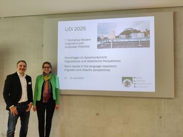 v.l.n.r.: Martin Ertl, Konstanze Edtstadler halten Vortrag
