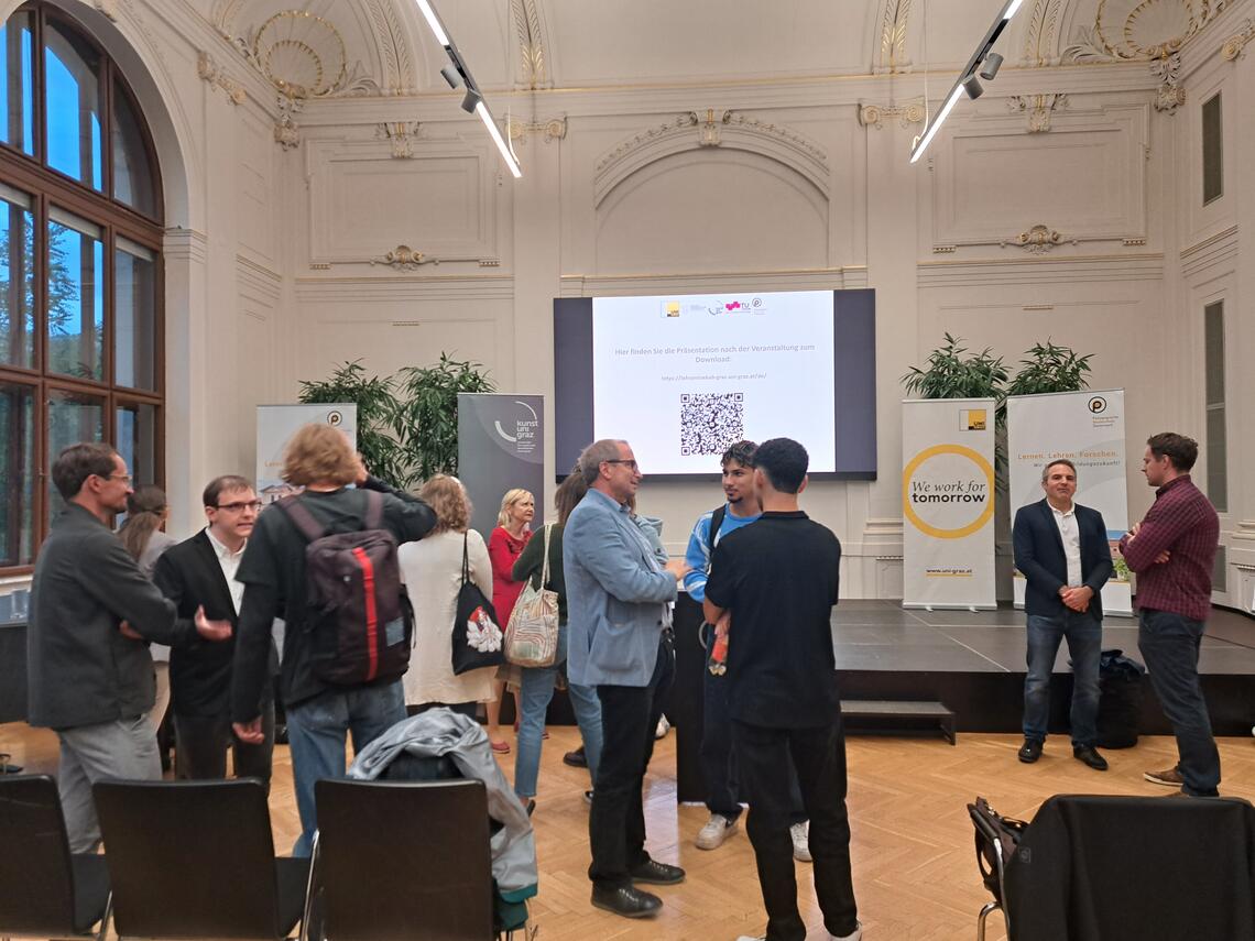 Menschen in Saal