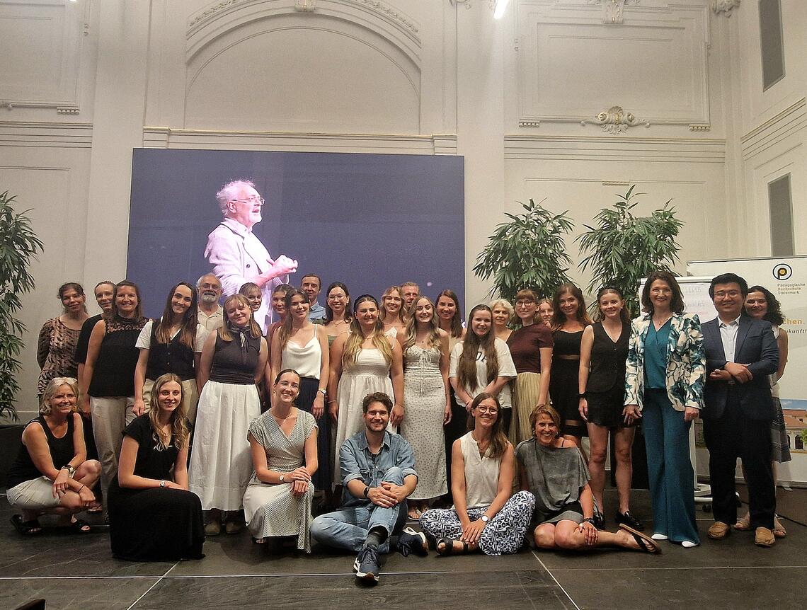 Gruppenfoto kunst.form.art. Primarstufe 