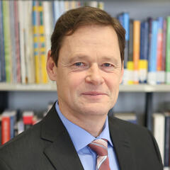 Prof. Mag. Arnd Stöckl