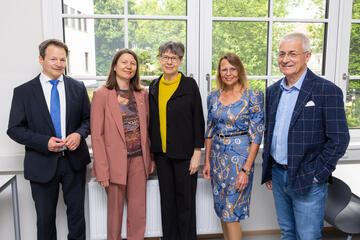 v.l.n.r.: Sven Fisler (PH Kärnten),  Sabine Weisz (PPH Burgenland), Andrea Seel (PPH Augustinum), Beatrix Karl (PH Steiermark), Andreas Schnider (Qualitätssicherungsrat für Pädagoginnen- und Pädagogenbildung) 