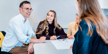 Studierende diskutieren