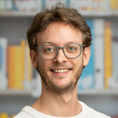 HS-Prof. Priv.-Doz. Mag. Dr. Georg Krammer (in Karenz)