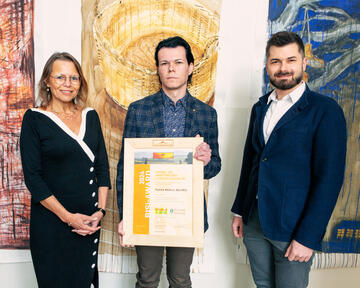 v.l.n.r.: Rektorin Beatrix Karl, Patrick Meihsel, Michael Hammer